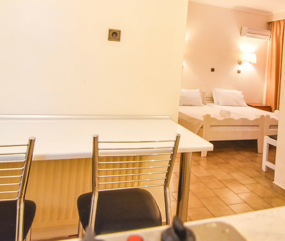 Фото Poseidon Hotel and Apartments