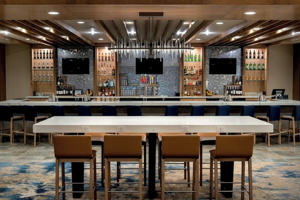 Фото Delta Hotels by Marriott Utica