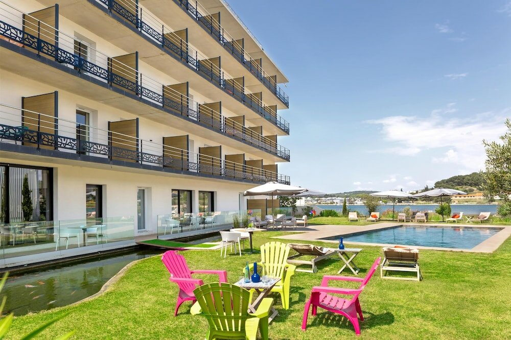 Фото отеля 2