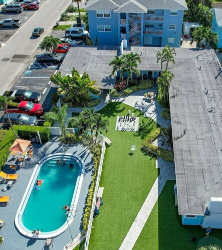 Внешний вид отеля St Pete Beach Suites в Сент-Пит-Бич, фото 5