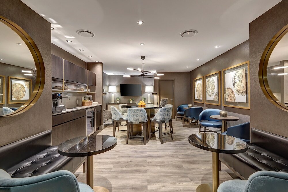 Фото Town Inn Suites