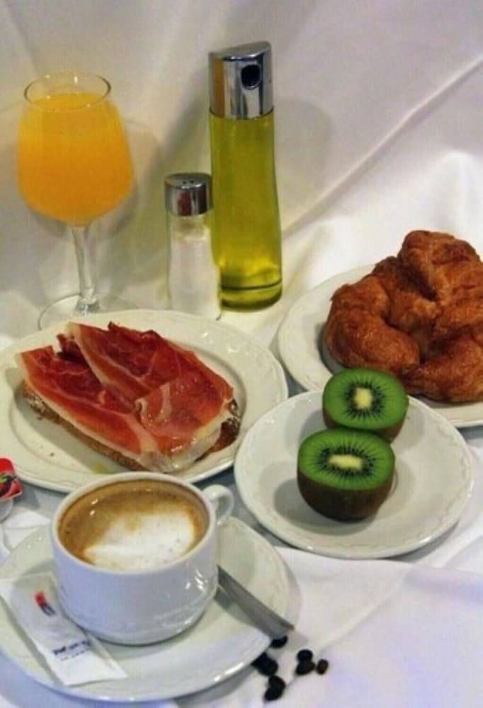 Фото Hotel Medina de Toledo