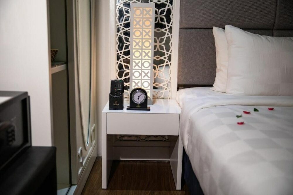 Фото Victor Metropolis Hotel & Rooftop Bar