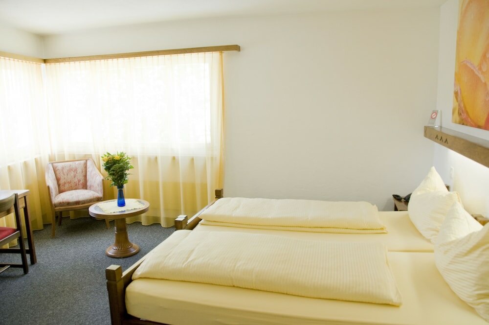 Фото Schlosshotel - Self Check-In Hotel am Schlosspark