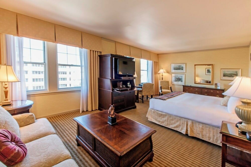 Фото The Brown Hotel