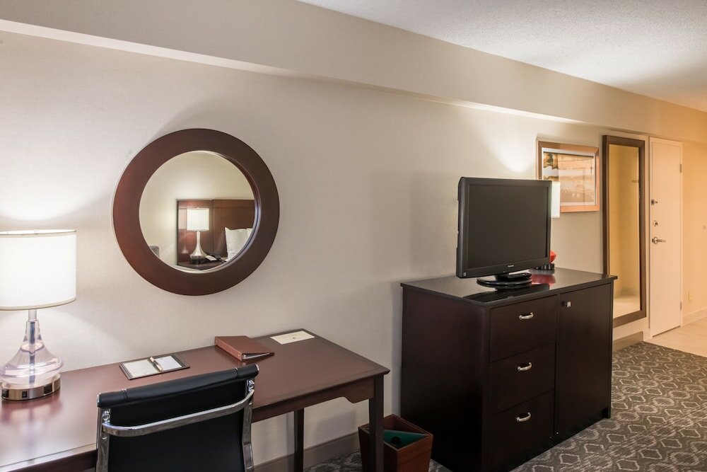 Фото DoubleTree by Hilton Atlanta - Emory Area