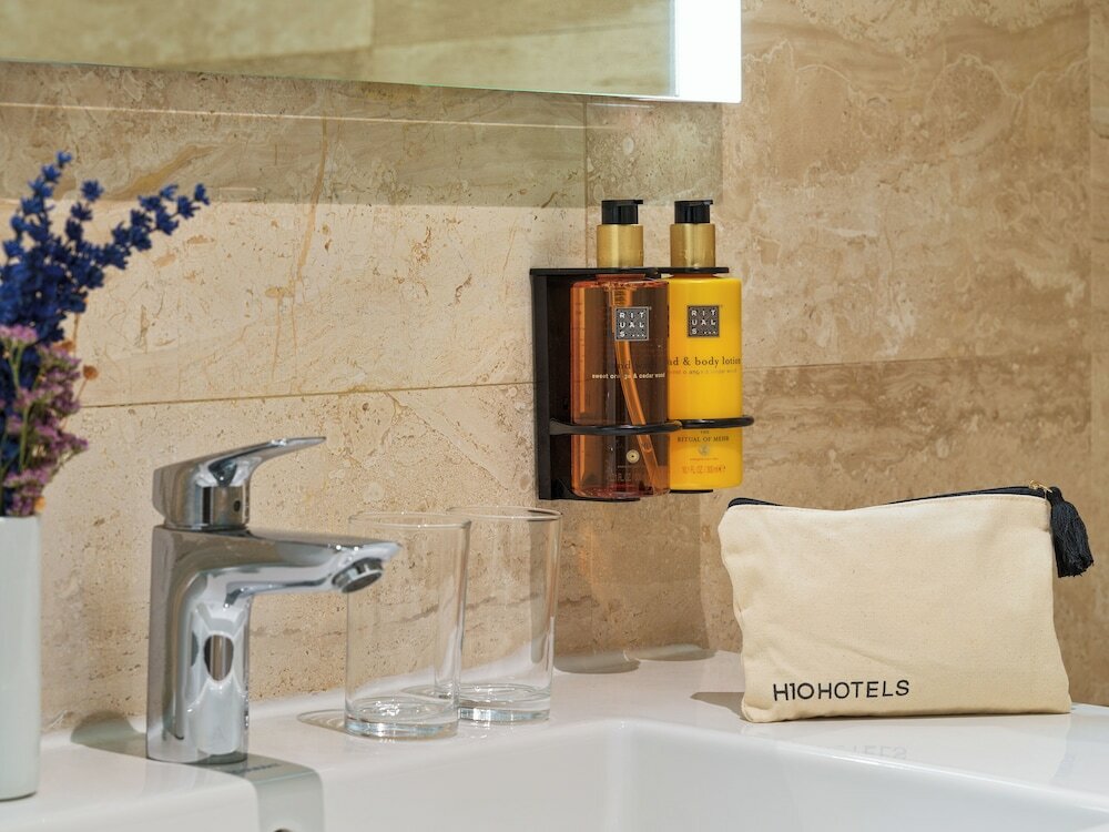 Фото H10 Montcada