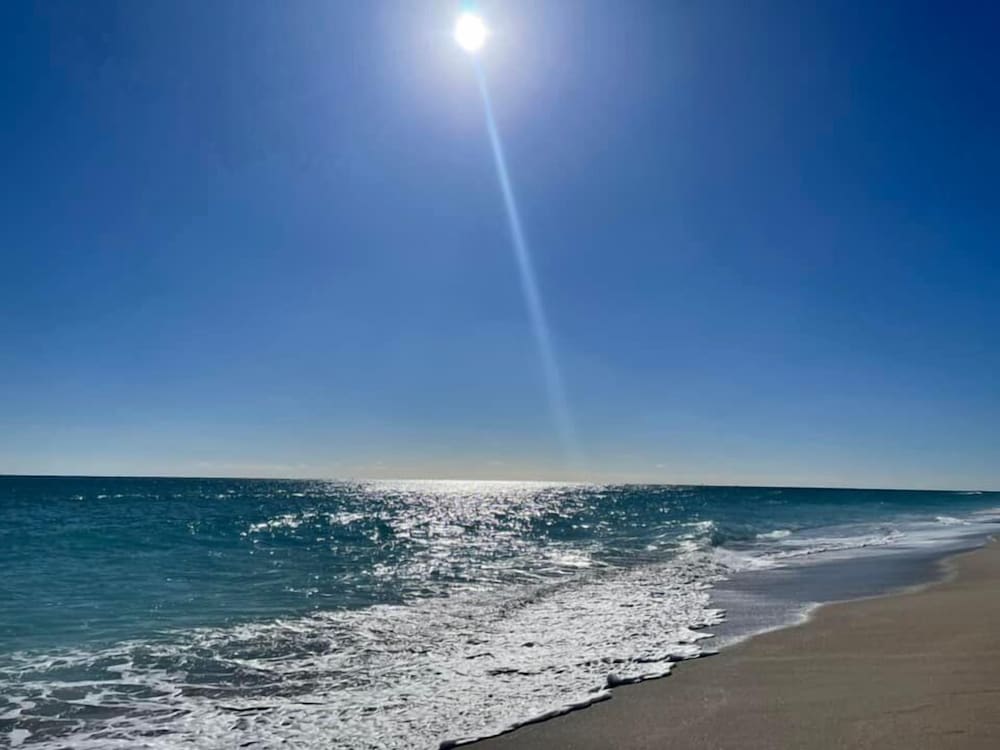 Фото The St Maurice Beach Inn