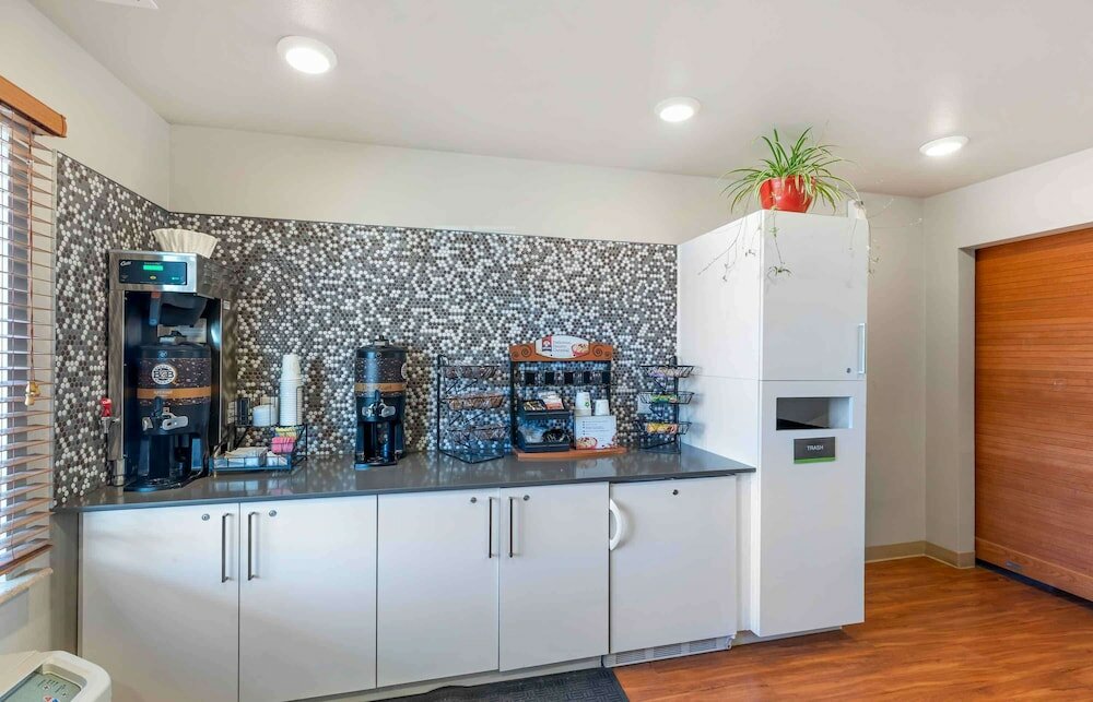 Фото WoodSpring Suites Aurora Denver Airport, an Extended Stay Hotel