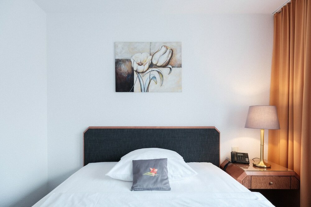 Фото Hotel Flora Stuttgart - Möhringen