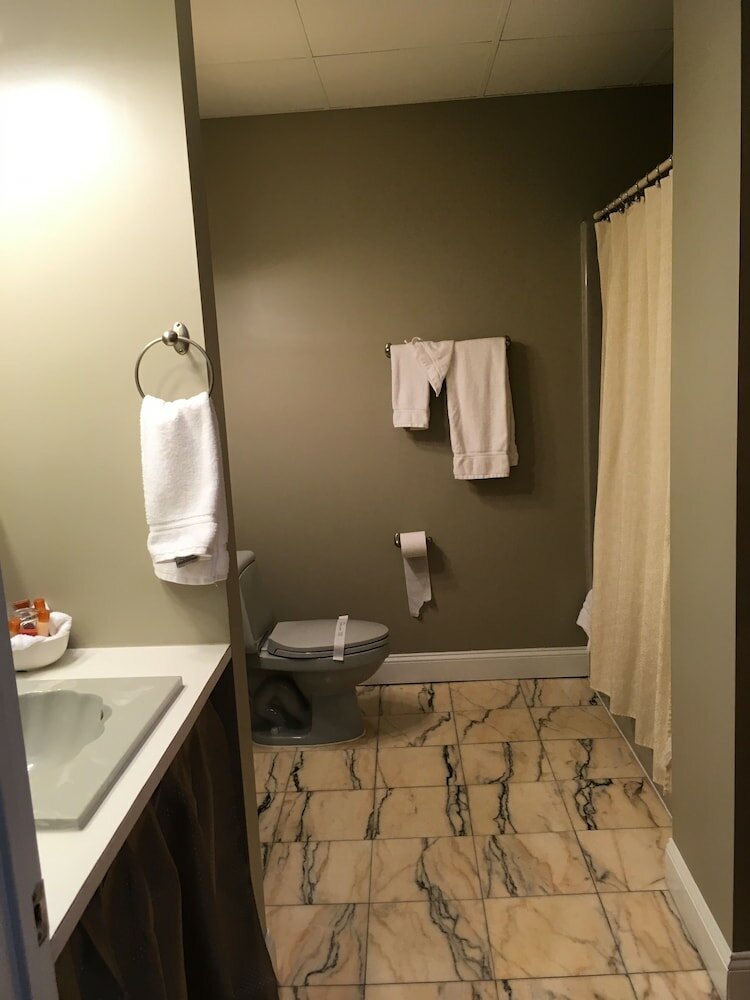 Фото Colts Neck Inn Hotel