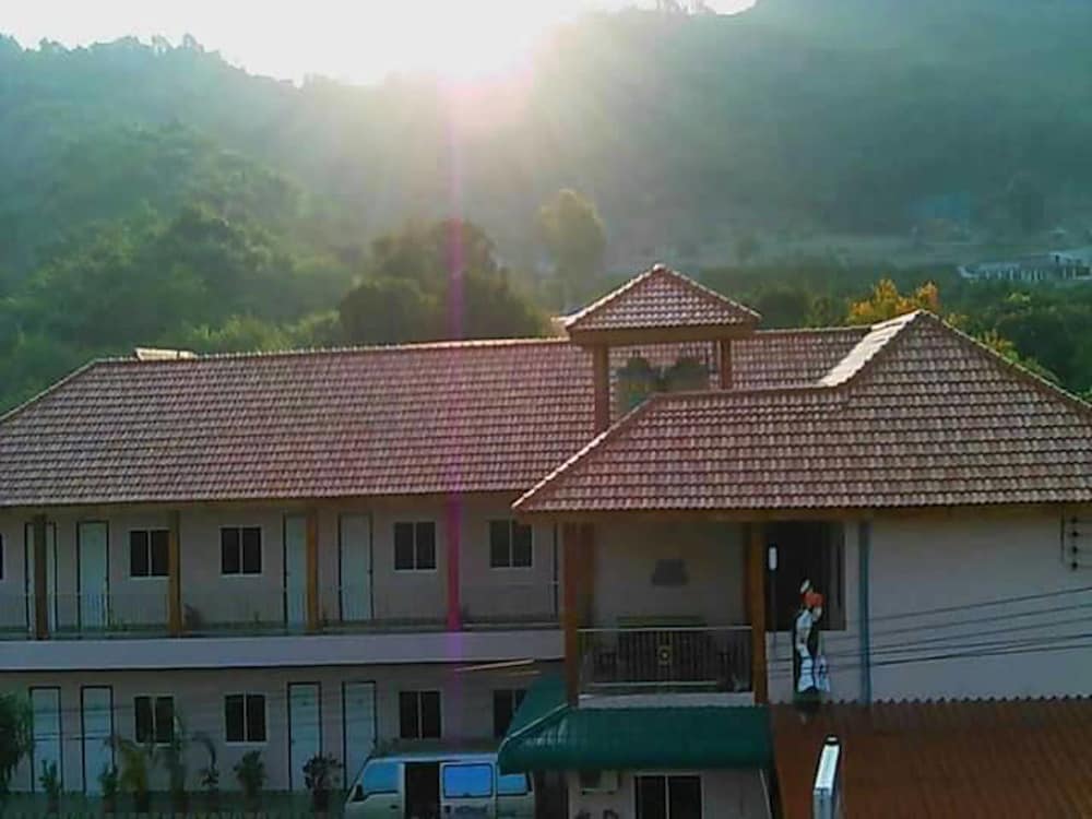 Фото Wattana Hill Resort