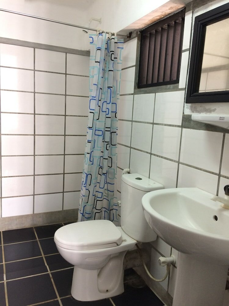 Фото Curry Bowl Restaurant & Turtles Rest