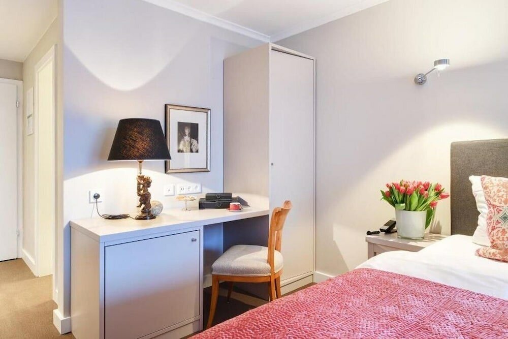 Фото Admiral Hotel