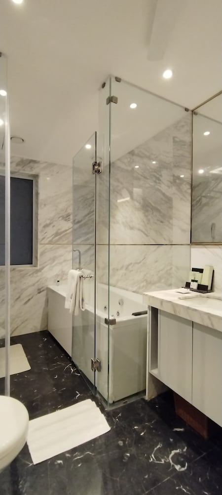 Фото Amanora The Fern Hotels & Club