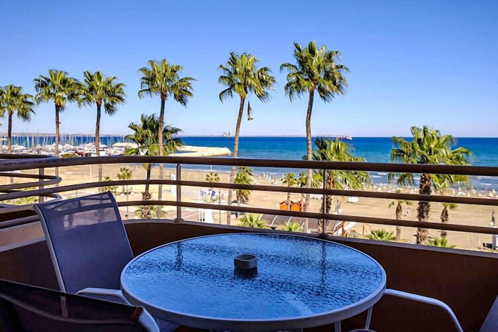 Фото Les Palmiers Boutique Beach Hotel and Luxury Apartments