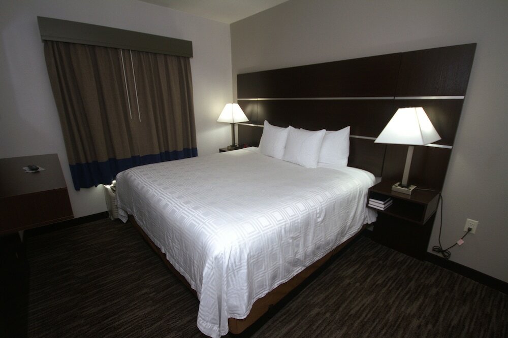 Фото Atrium Hotel and Suites