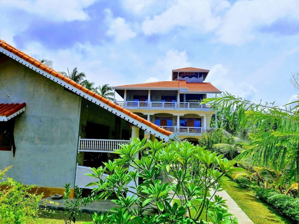 Фото Thambili cabanas