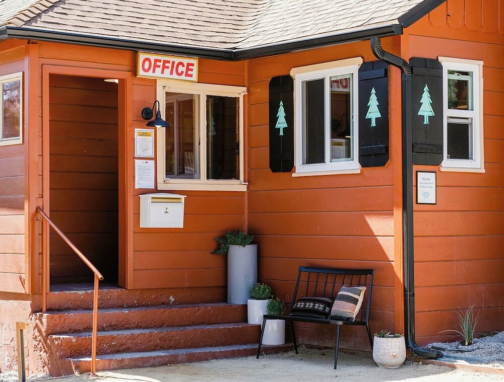 Фото Grand Pine Cabins