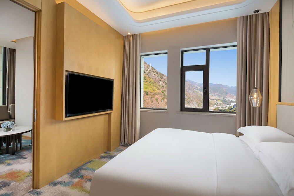 Фото Hilton Garden Inn Nujiang