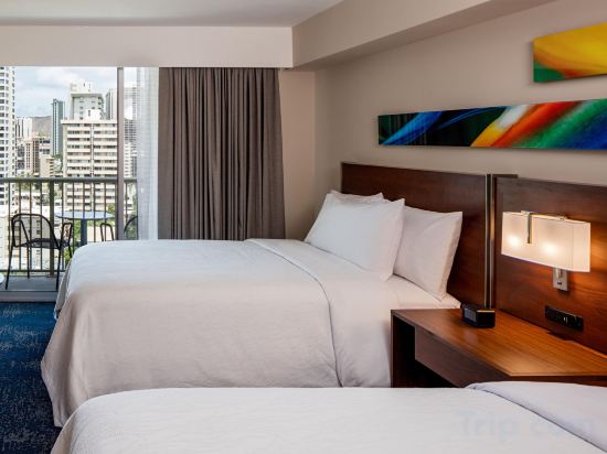 Фото Hilton Garden Inn Waikiki Beach