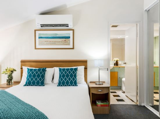 Фото Oaks Waterfront Resort