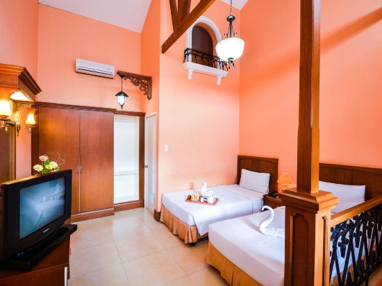 Фото Estancia Resort Hotel