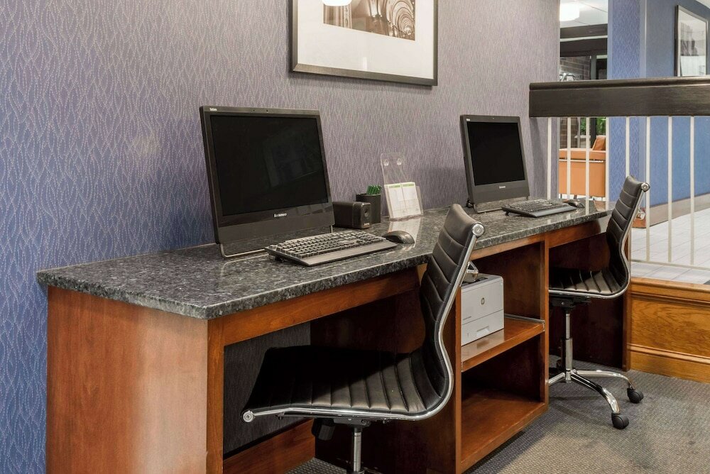 Фото Wingate by Wyndham Springfield