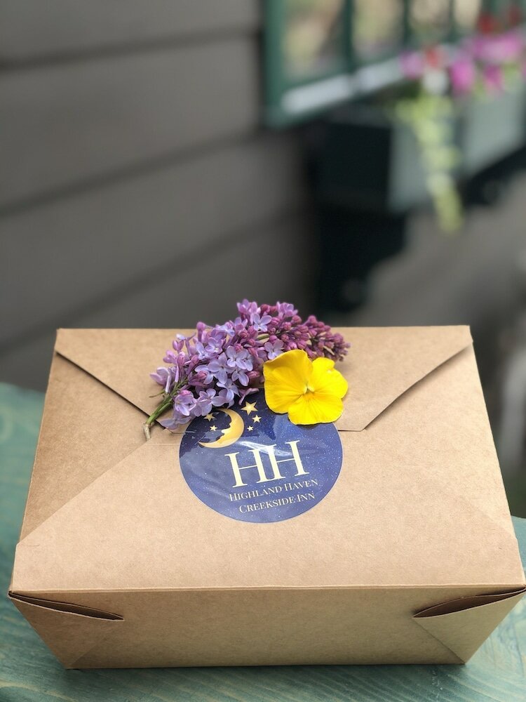 Фото Highland Haven Creekside Inn