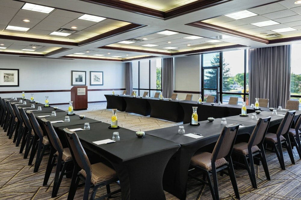 Фото Sheraton West Des Moines Hotel