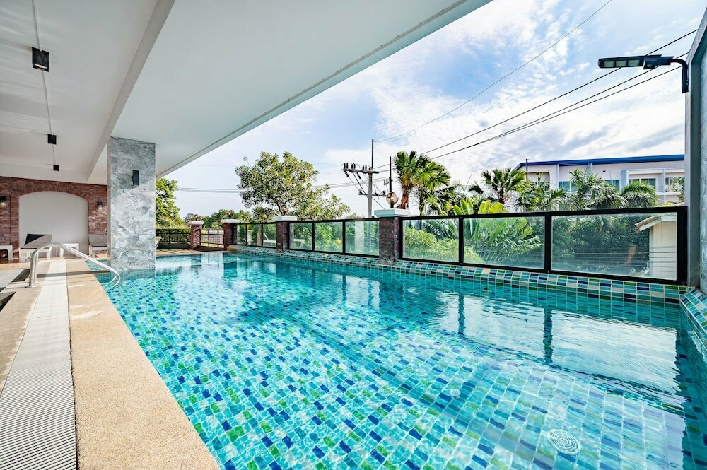 Hotel The Corner Lodge, Pattaya, photo