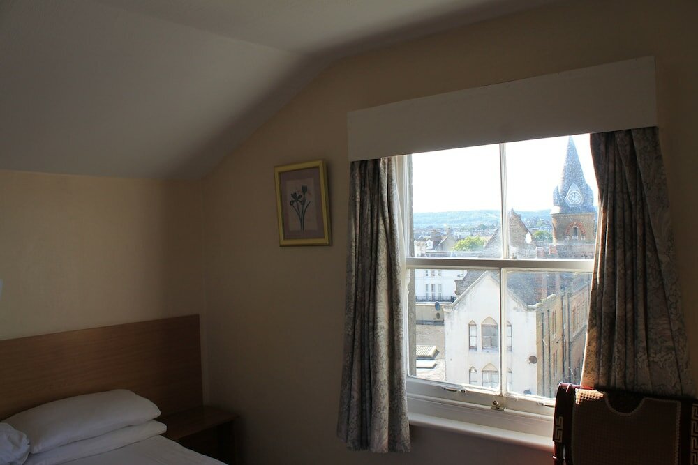 Фото The Glastonbury Hotel