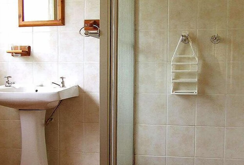 Фото Airport Lodge Guest House