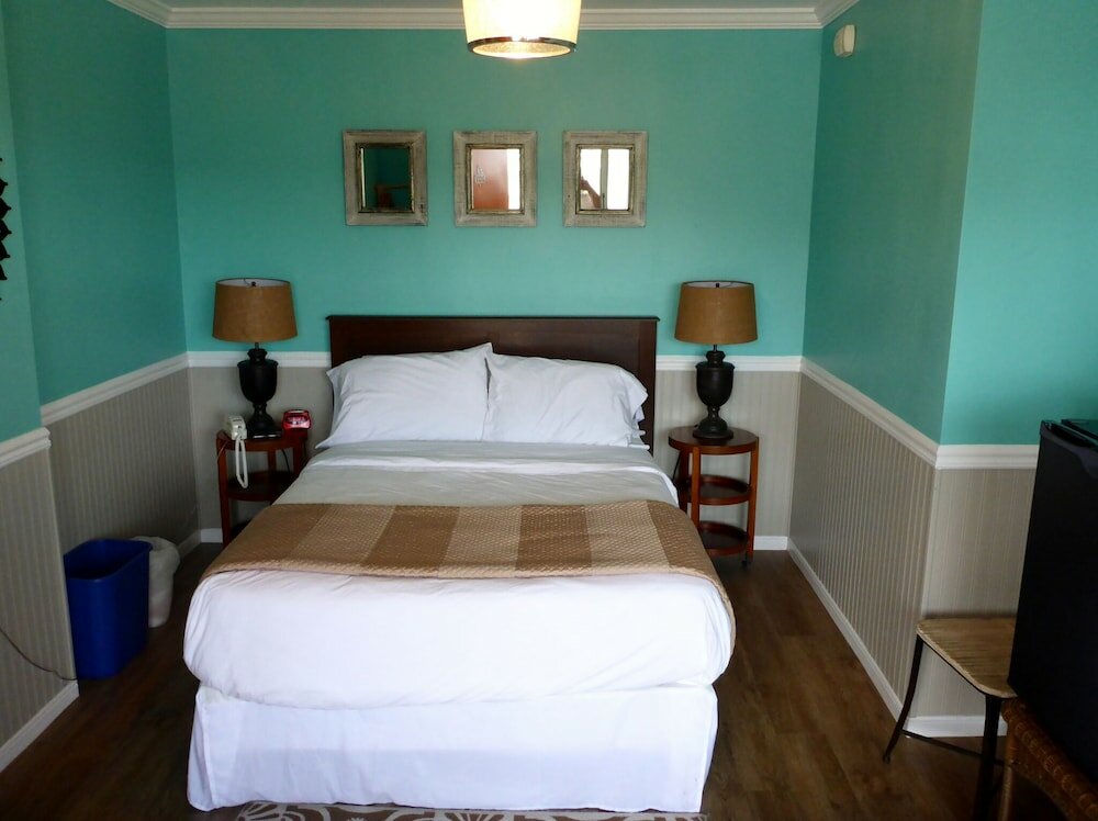 Фото Charlroy Motel