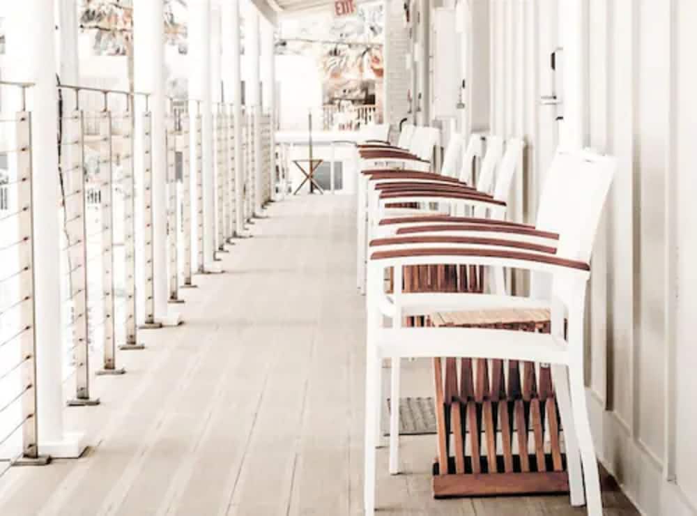 Фото Tides Inn Hotel