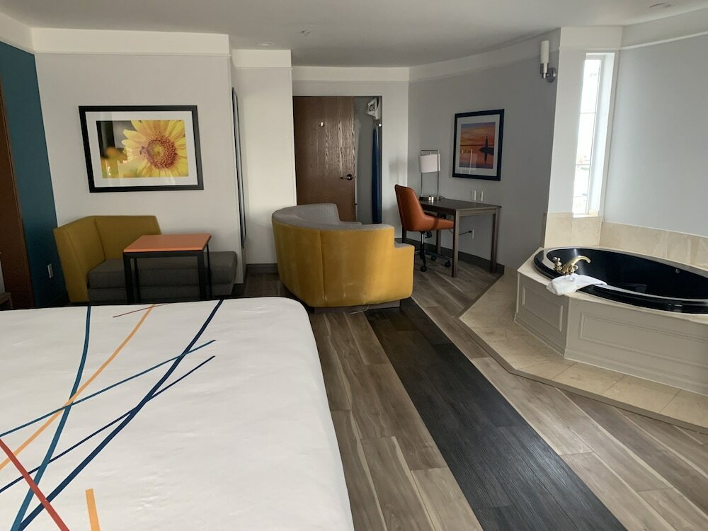 Фото La Quinta Inn & Suites by Wyndham Okc North - Quail Springs