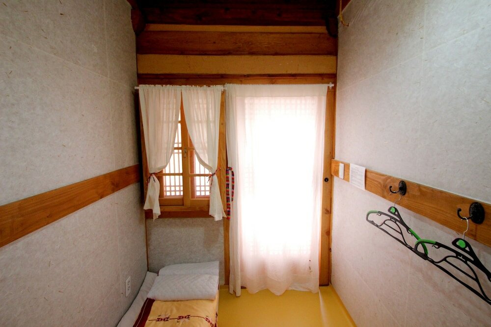 Фото Happiness Full Hanok Guesthouse