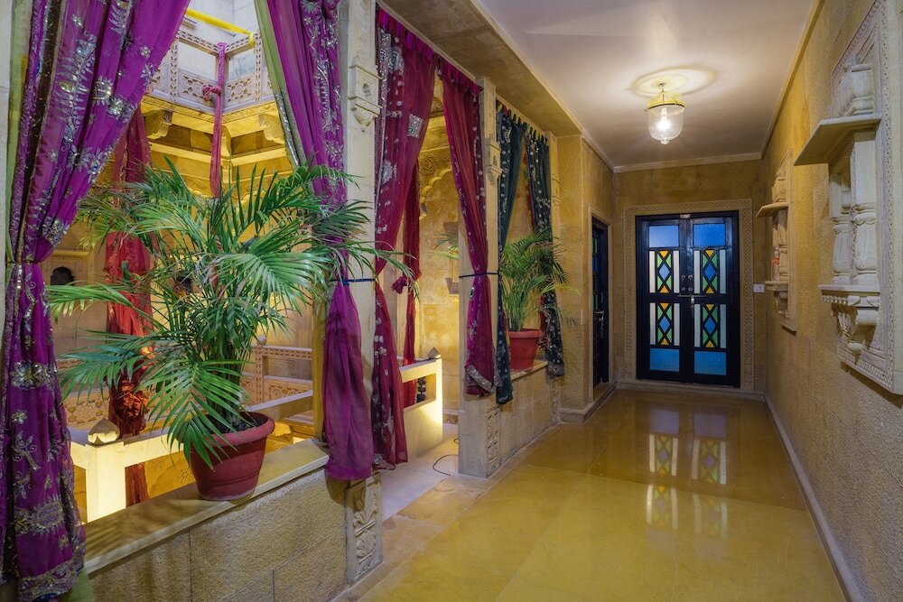 Фото The Golden House