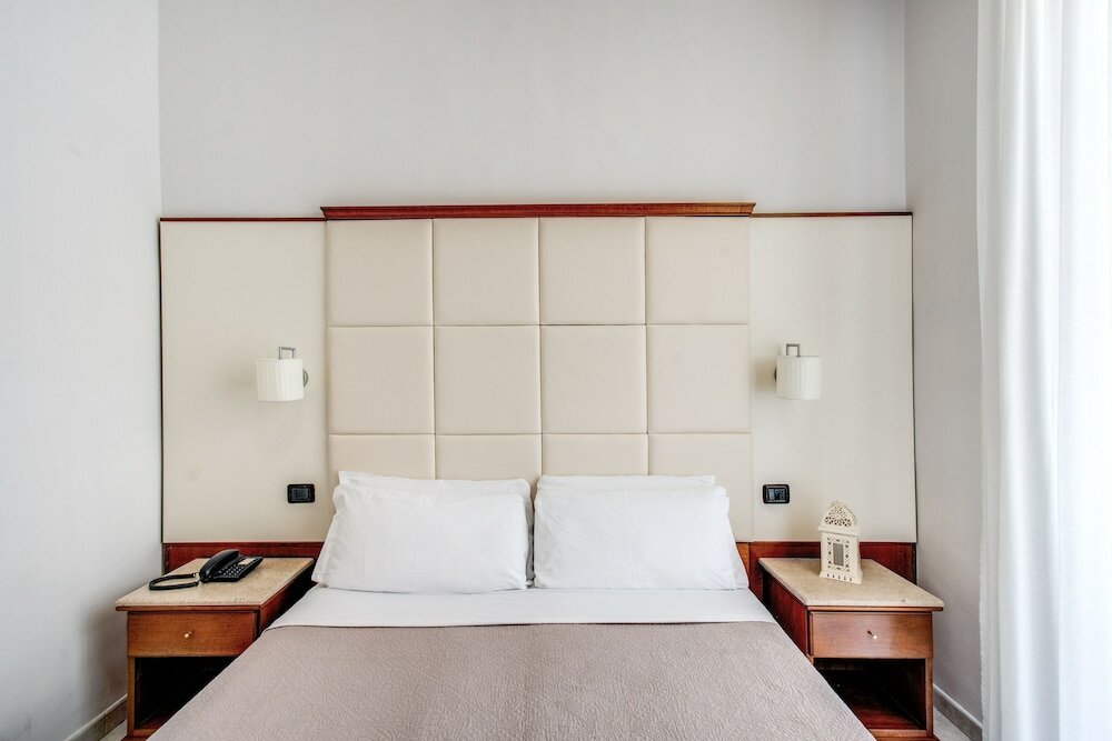 Фото Hotel Garibaldi Naples