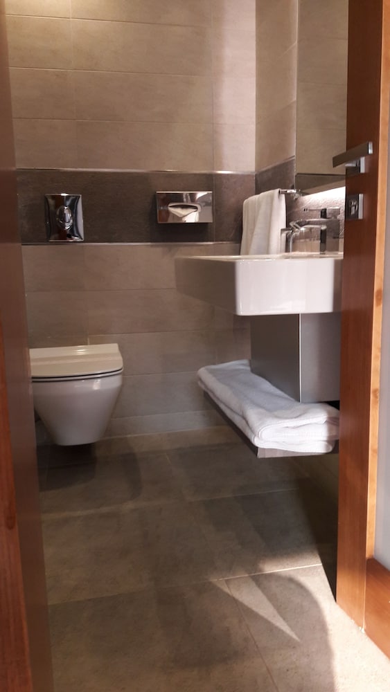 Фото Maadi Hotel