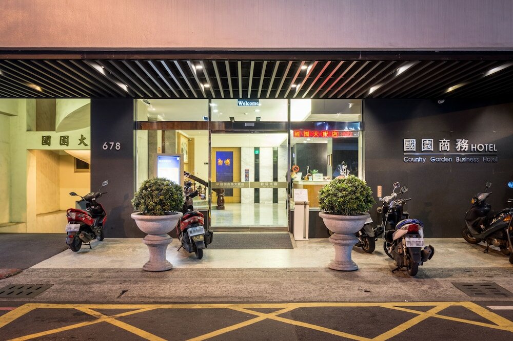 Фото Country Garden Hotel