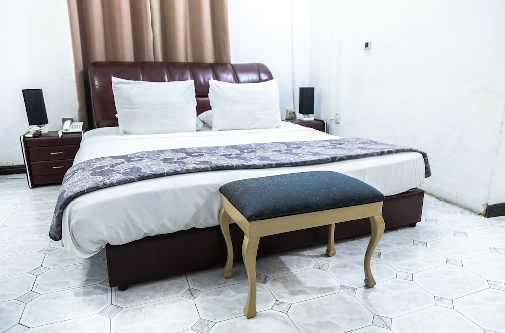 Фото Hill View Hotel West Airport