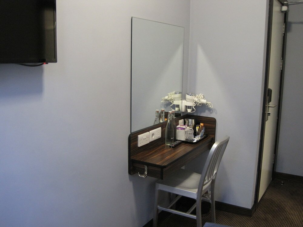 Фото The Angus Hotel