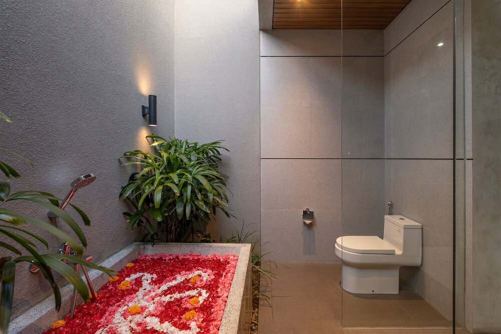 Фото Taman Dharmawangsa Suites