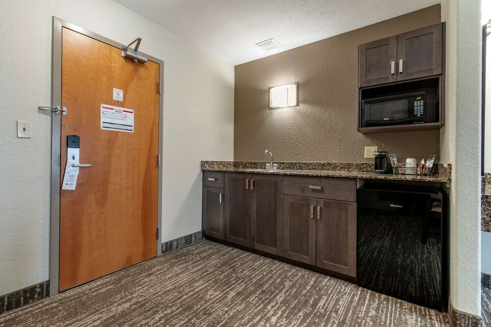 Фото Best Western Plus Pembina Inn & Suites