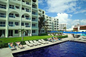 отель Aquamarina Beach Hotel Cancún