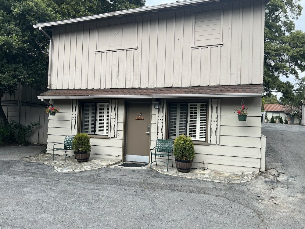 Фото Carmel Resort Inn