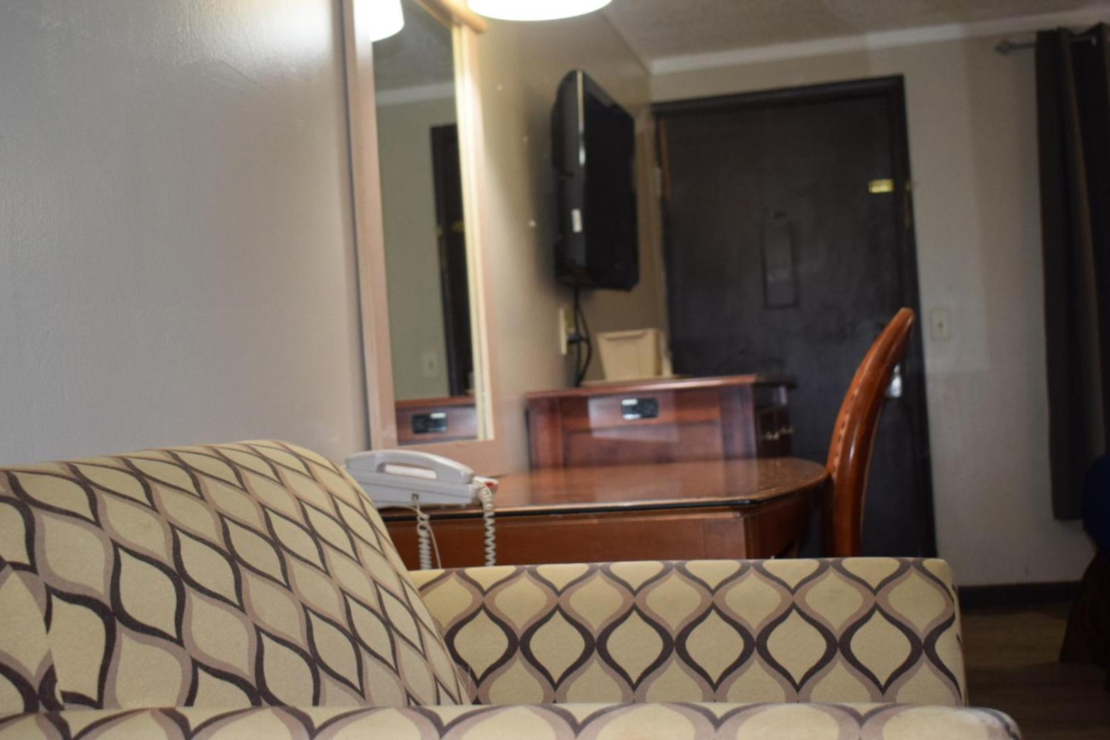 Фото Knights Inn Farmington Hills