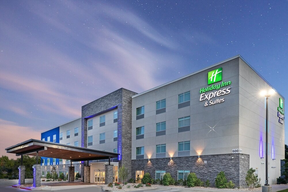 Фото Holiday Inn Express & Suites Denton - Sanger, an Ihg Hotel