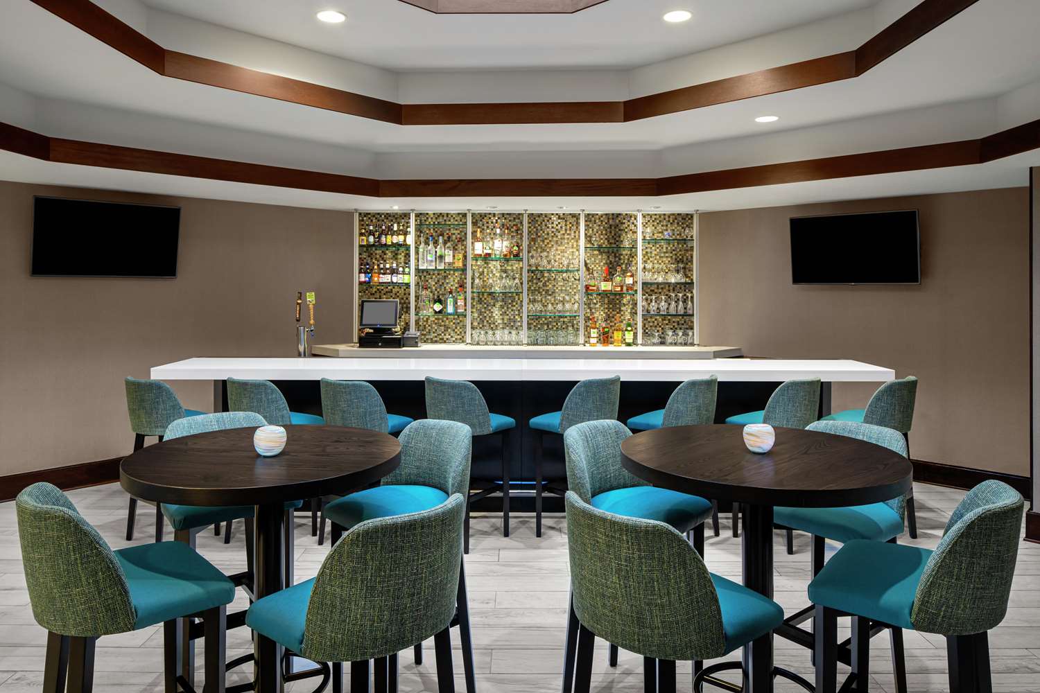 Фото DoubleTree Suites by Hilton Hotel Charlotte - SouthPark